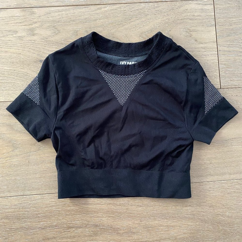 Ivy Park Black Short Sleeve Seamless Crop Top (XXS/XS, Black)